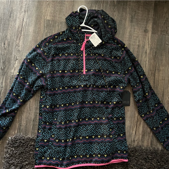 Pull Over Sweater - Picture 1 of 3
